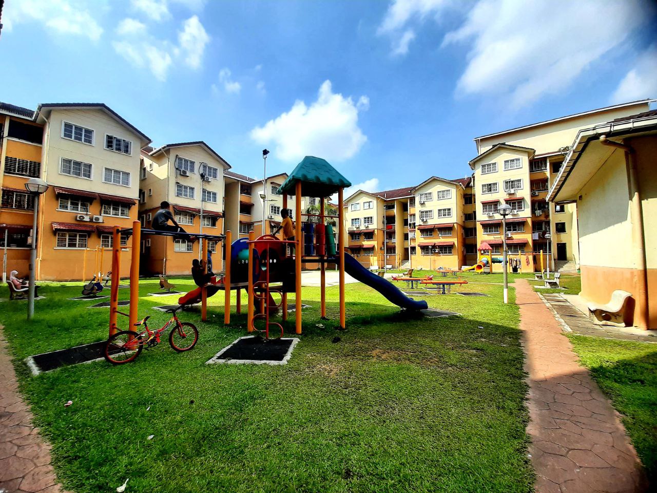 Pangsapuri Seri Palma Desa Latania Seksyen 36 Shah - photo 2