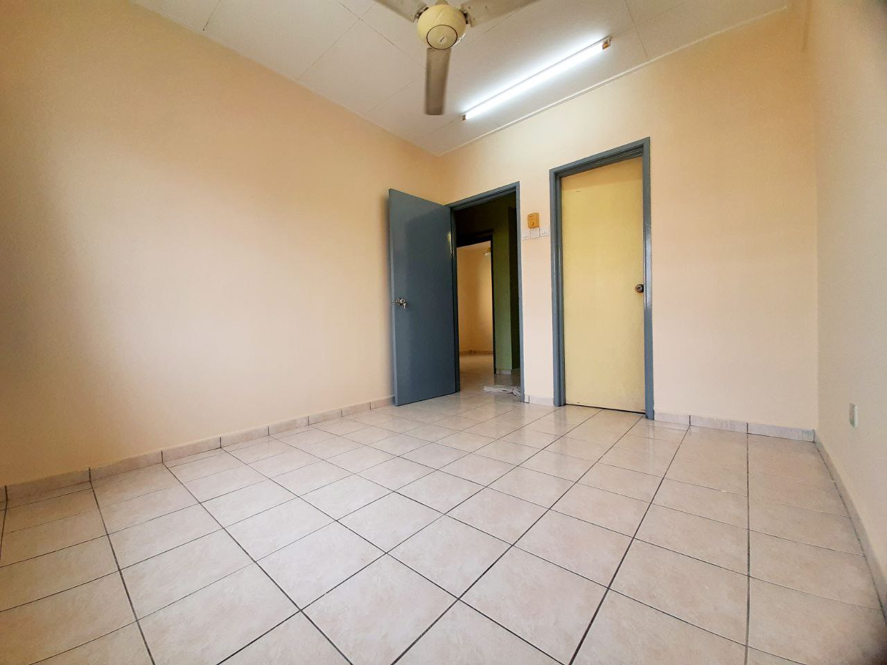 Pangsapuri Seri Palma Desa Latania Seksyen 36 Shah - photo 12
