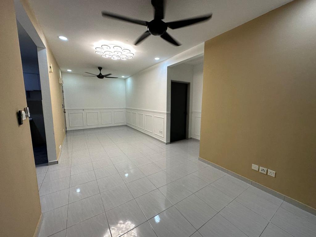 End Lot Lake View Renovated Laguna Biru 2 Kundang - photo 2