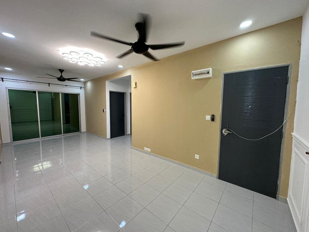 End Lot Lake View Renovated Laguna Biru 2 Kundang - photo 3