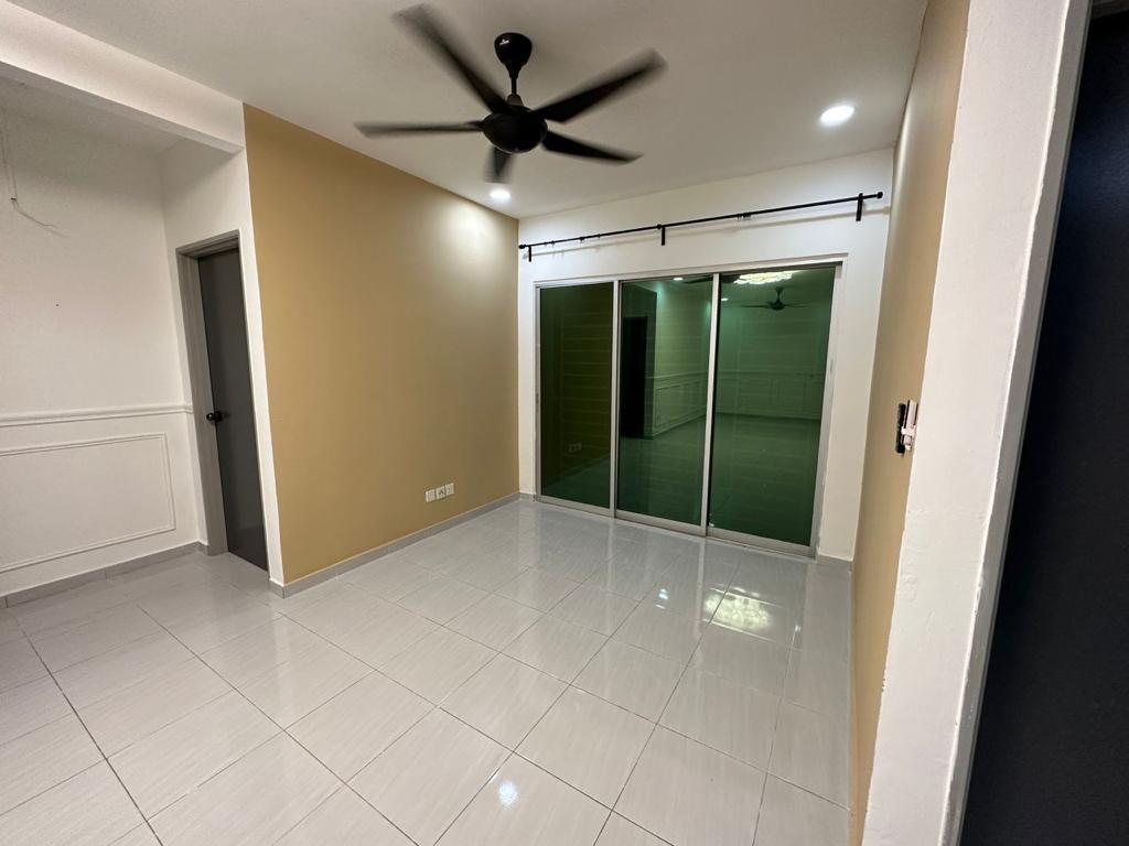 End Lot Lake View Renovated Laguna Biru 2 Kundang - photo 4