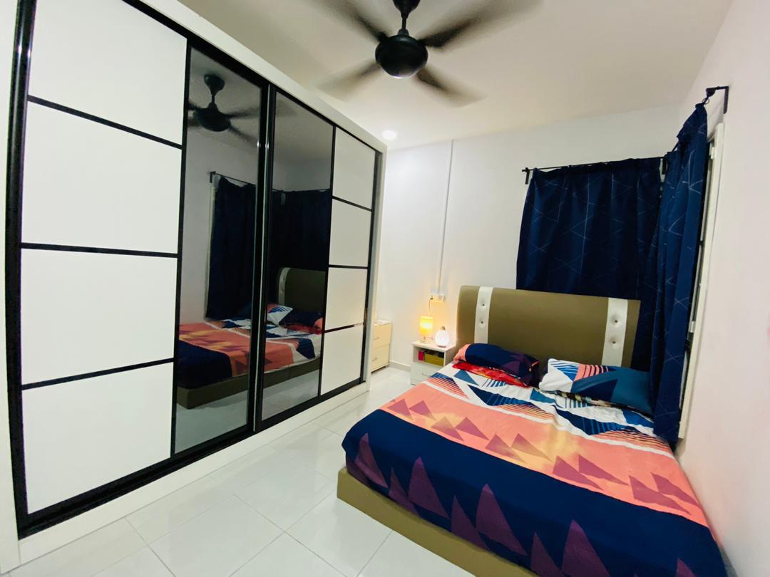 End Lot Lake View Renovated Laguna Biru 2 Kundang - photo 6