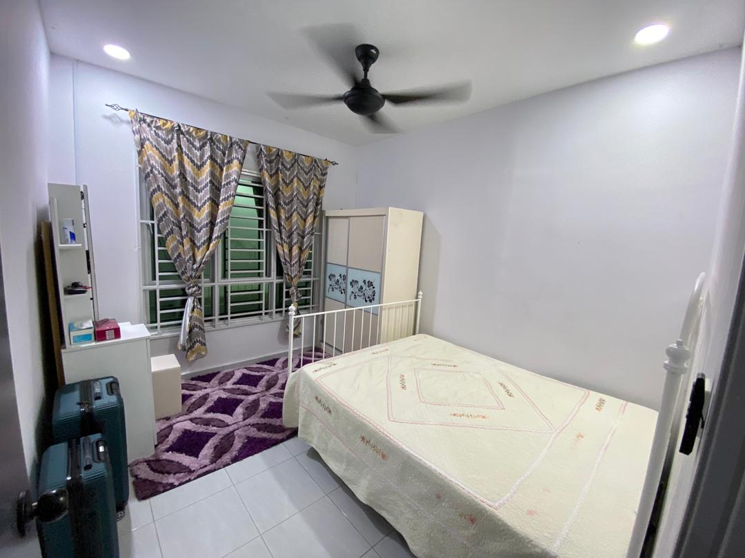 End Lot Lake View Renovated Laguna Biru 2 Kundang - photo 9