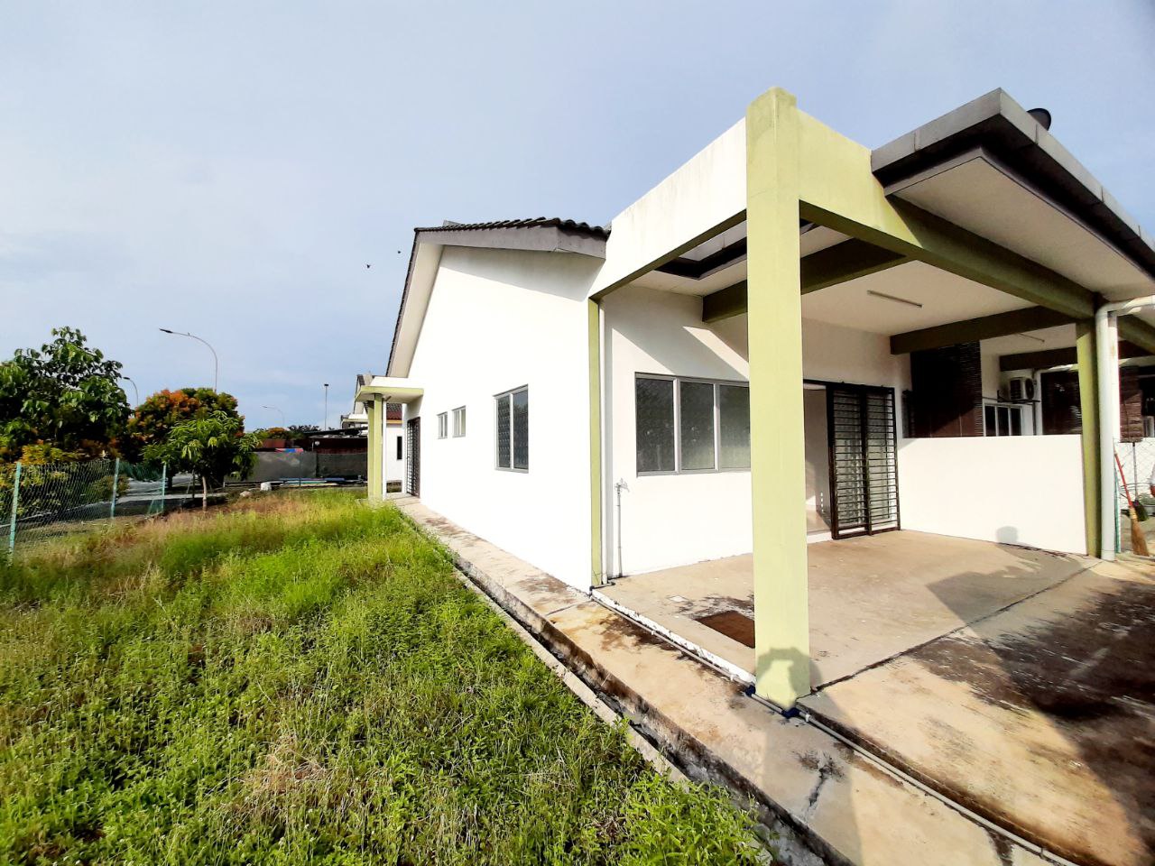 Corner Lot Tanah Luas Teres Setingkat Pulau Indah - photo 2