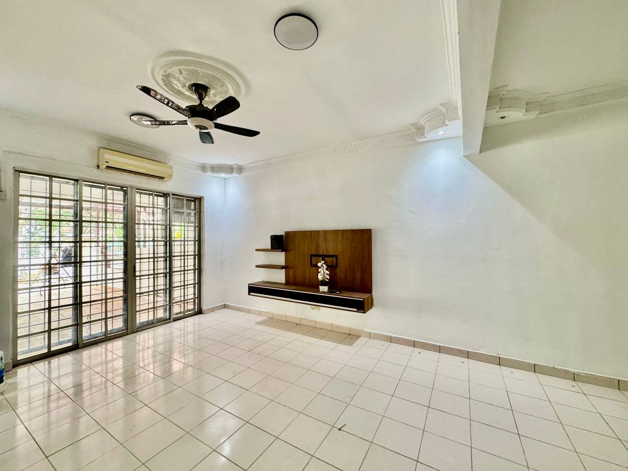 Facing Open Spacious Land Double Storey Tasik Prim - photo 6