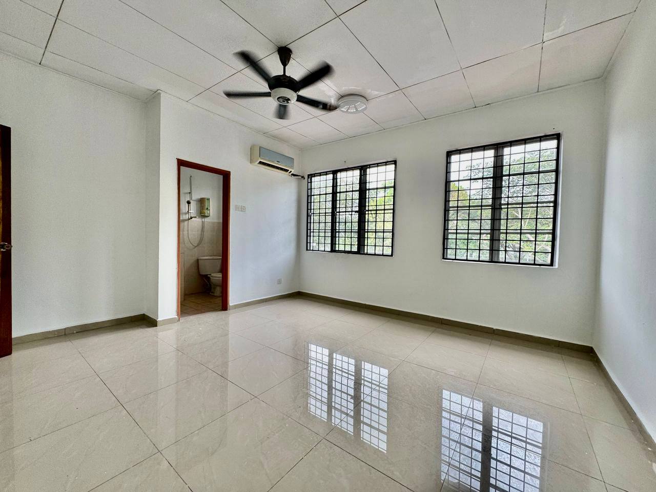 Facing Open Spacious Land Double Storey Tasik Prim - photo 13