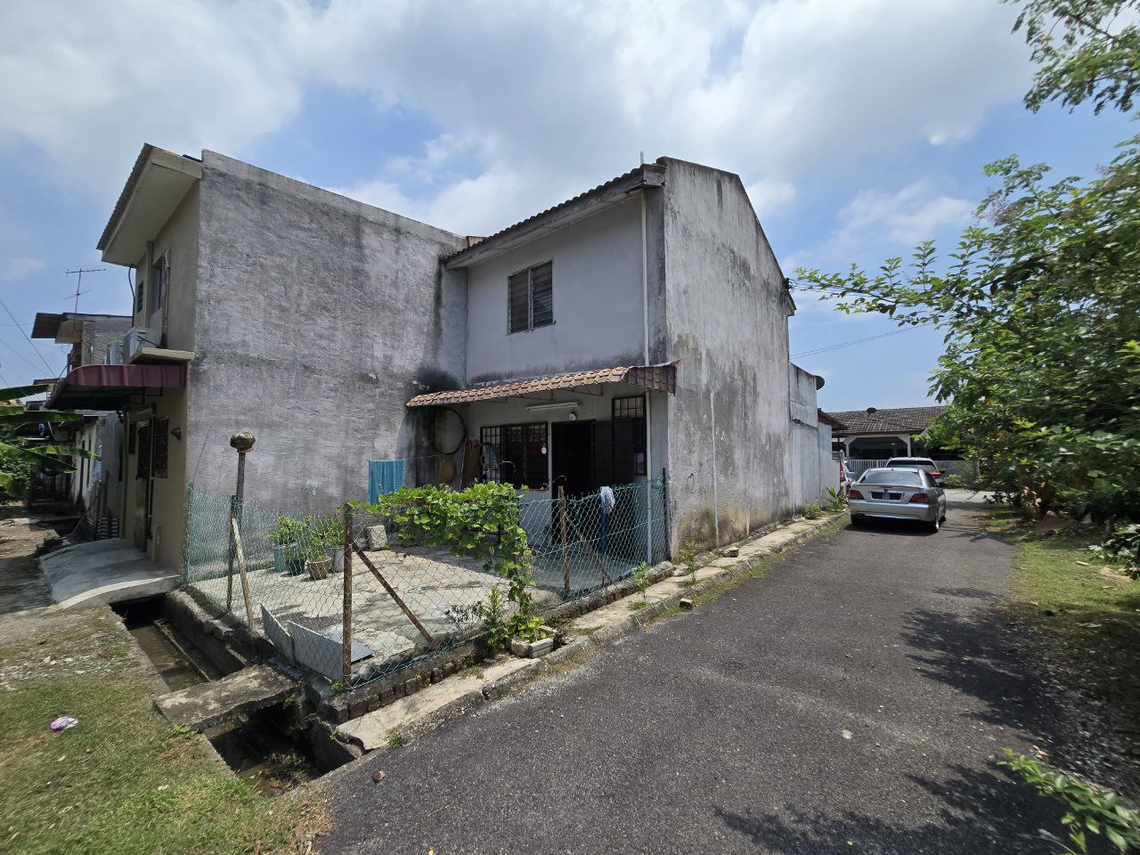 End Lot Double Storey at Jln Hamzah Alang Kapar - photo 2