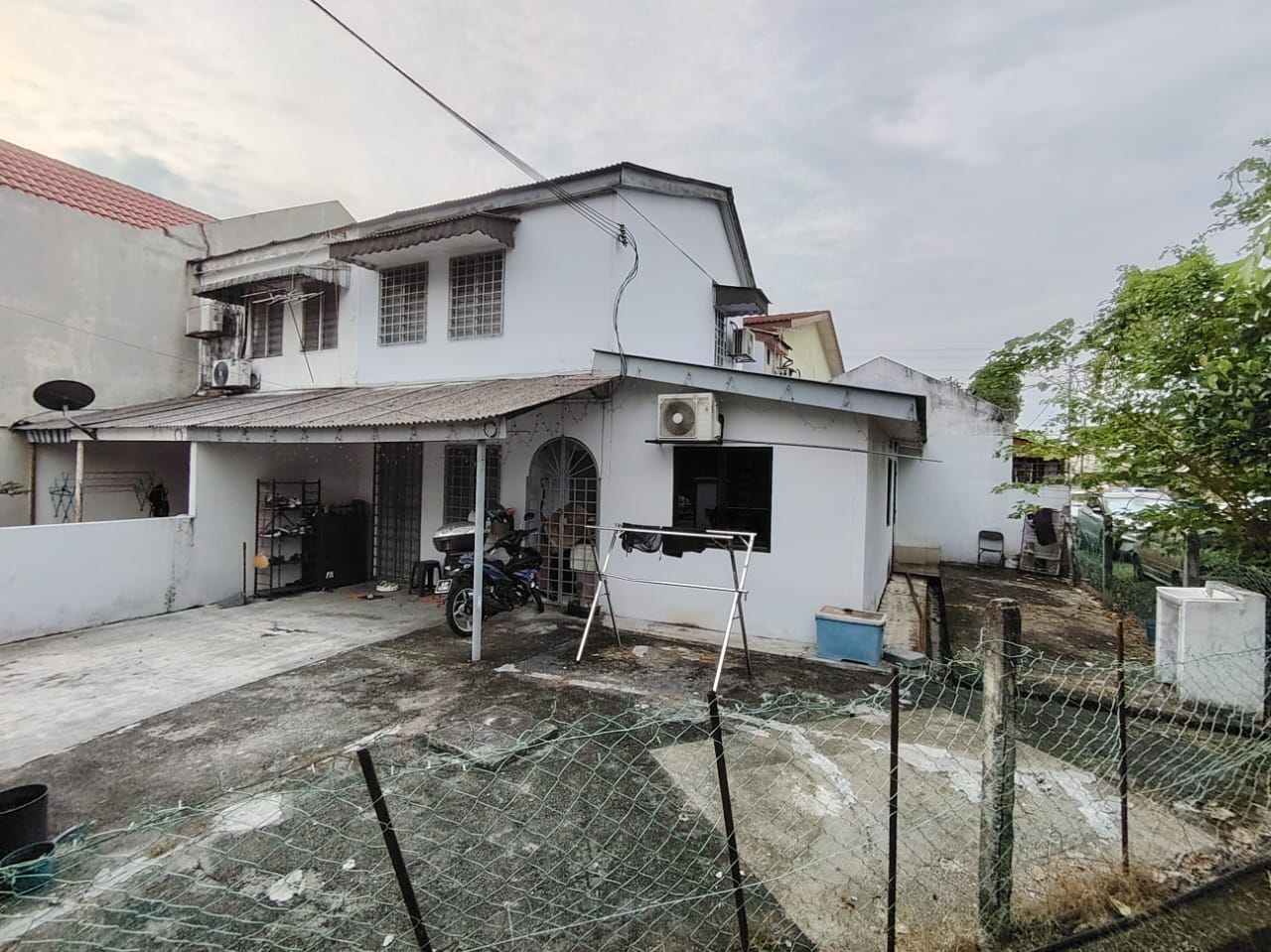 Corner Lot Double Storey Seksyen 18 Shah Alam - photo 2