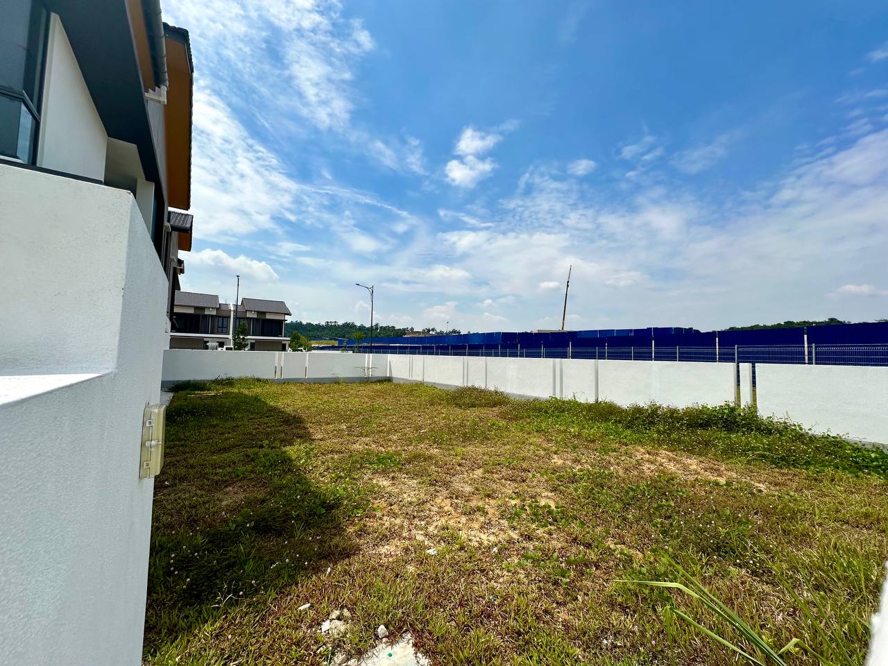 End Lot Spacious Land Double Storey Serene Height - photo 6