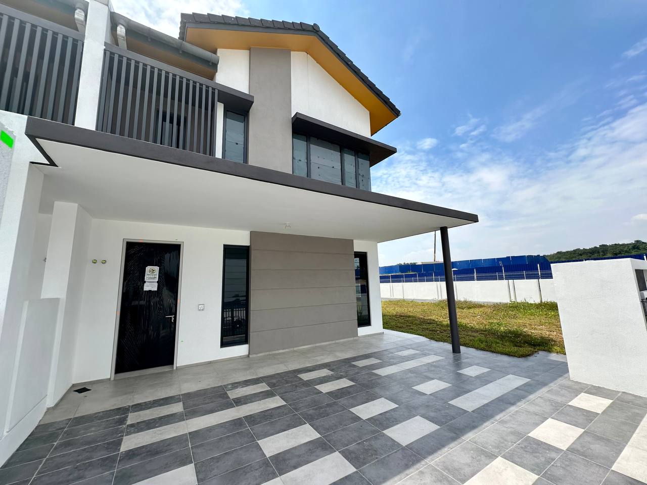 End Lot Spacious Land Double Storey Serene Height - photo 7