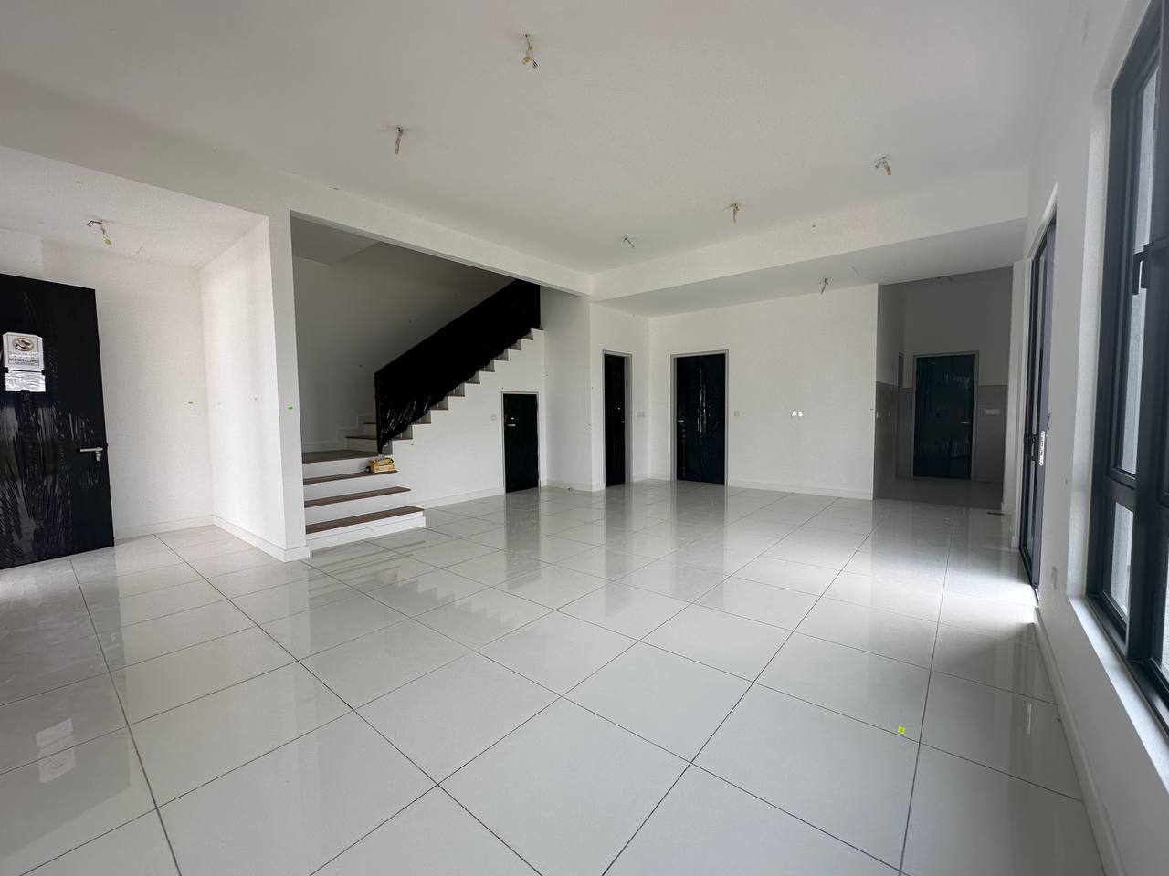End Lot Spacious Land Double Storey Serene Height - photo 8
