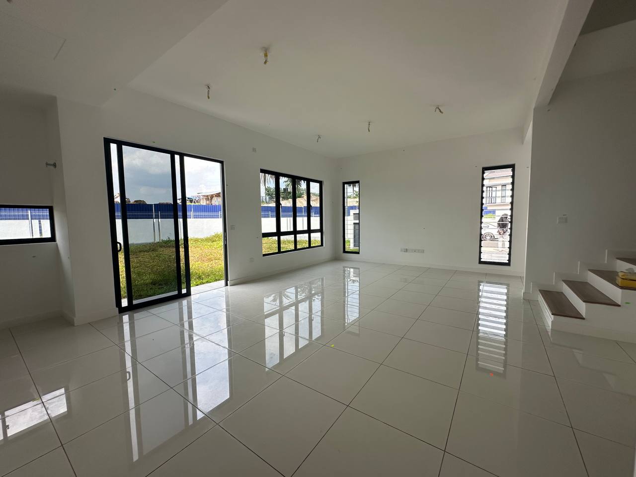 End Lot Spacious Land Double Storey Serene Height - photo 9