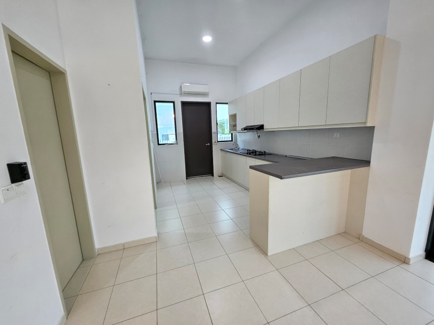 Corner Lot Double Storey Tmn Myra Alam, Puncak Ala - photo 6