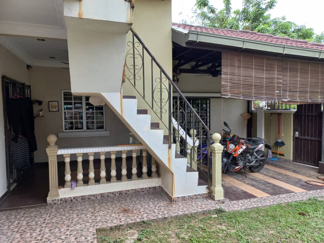 Corner Lot Double Storey at Jalan Pualam Seksyen 7 - photo 6