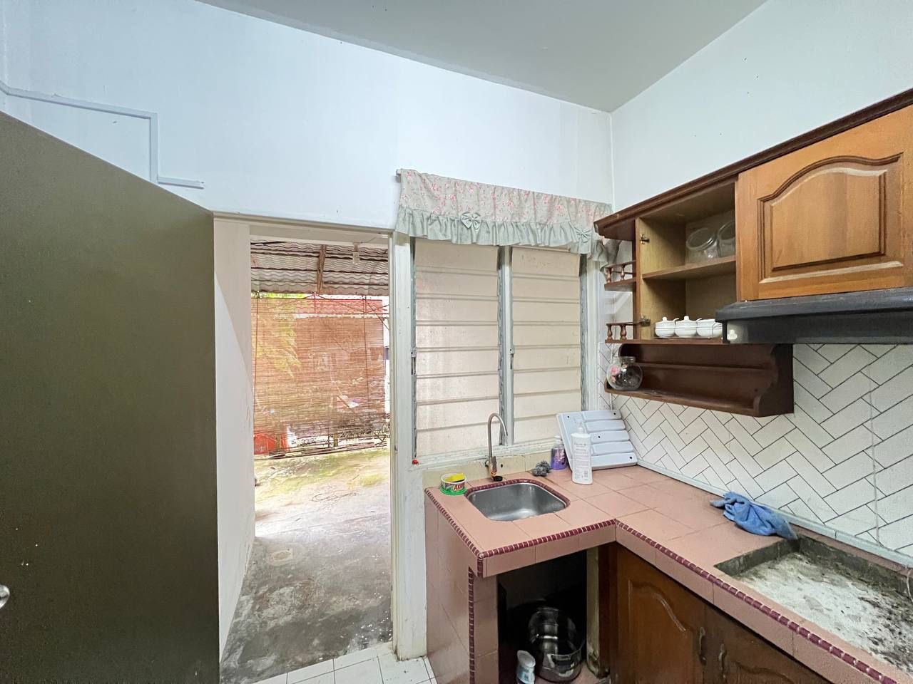 Double Storey Terrace at Bandar Baru Kundang - photo 9