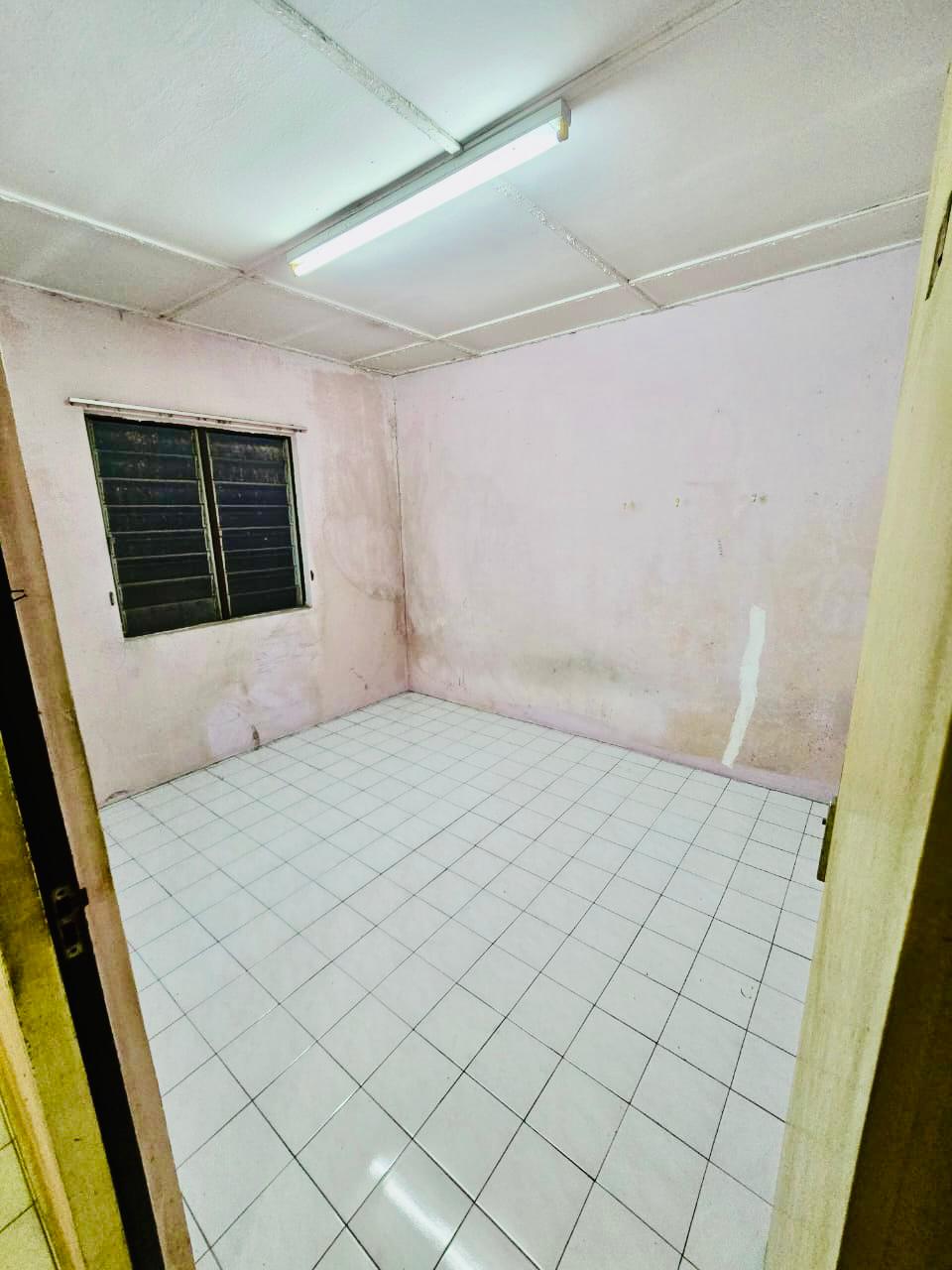 Top Floor Flat Gugusan Seroja Kota Damansara - photo 5