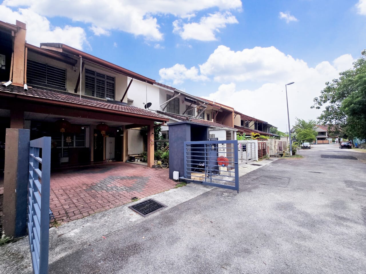 Facing Open 2 Storey ...