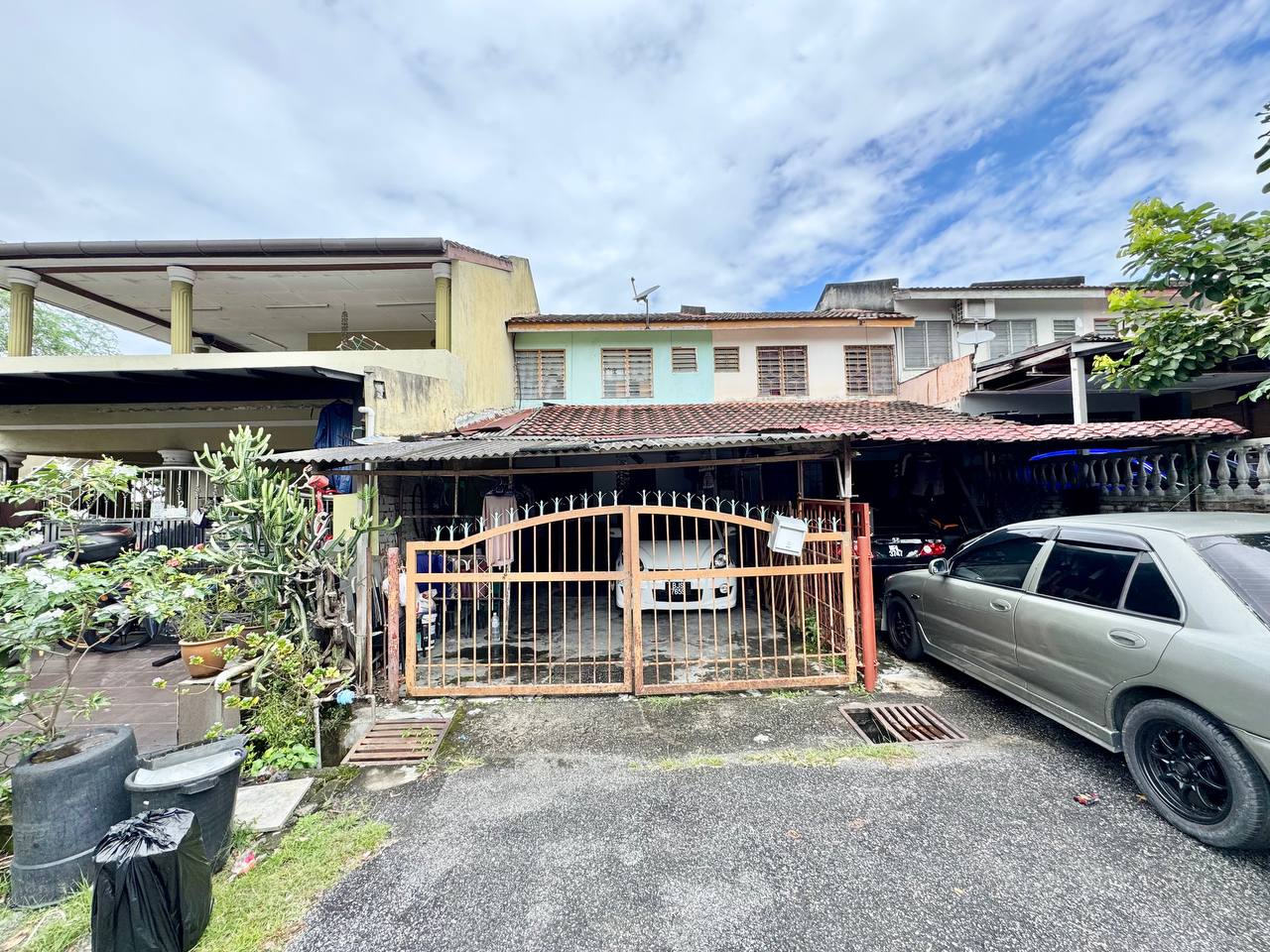 2 Storey Terrace Des ...