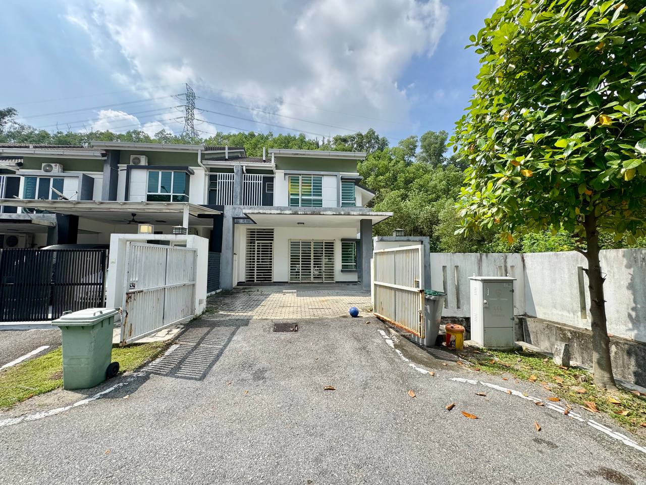 CORNER LOT Double St ...