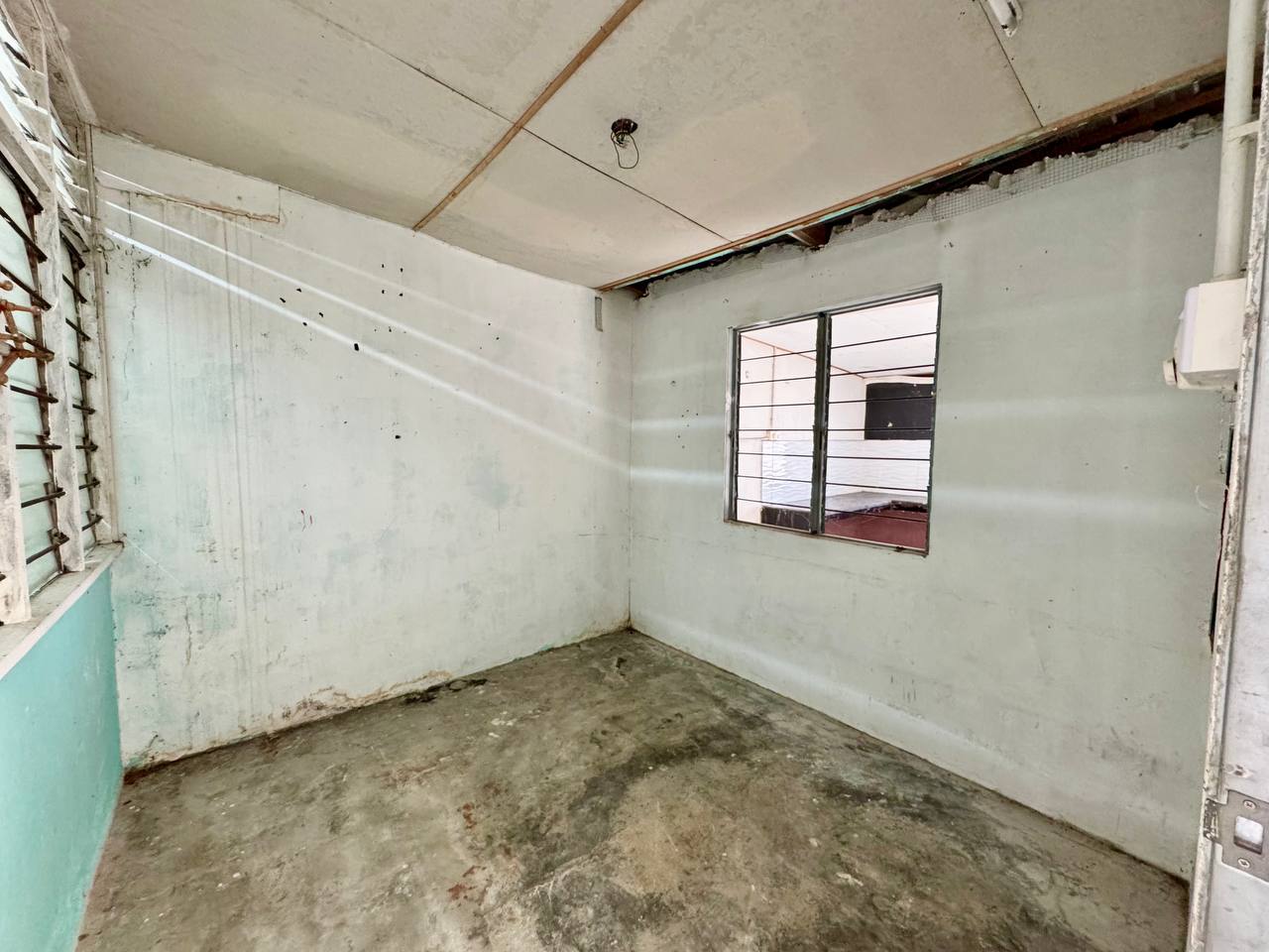 Single Storey Terrace, Taman Jugra Jaya Banting - photo 2