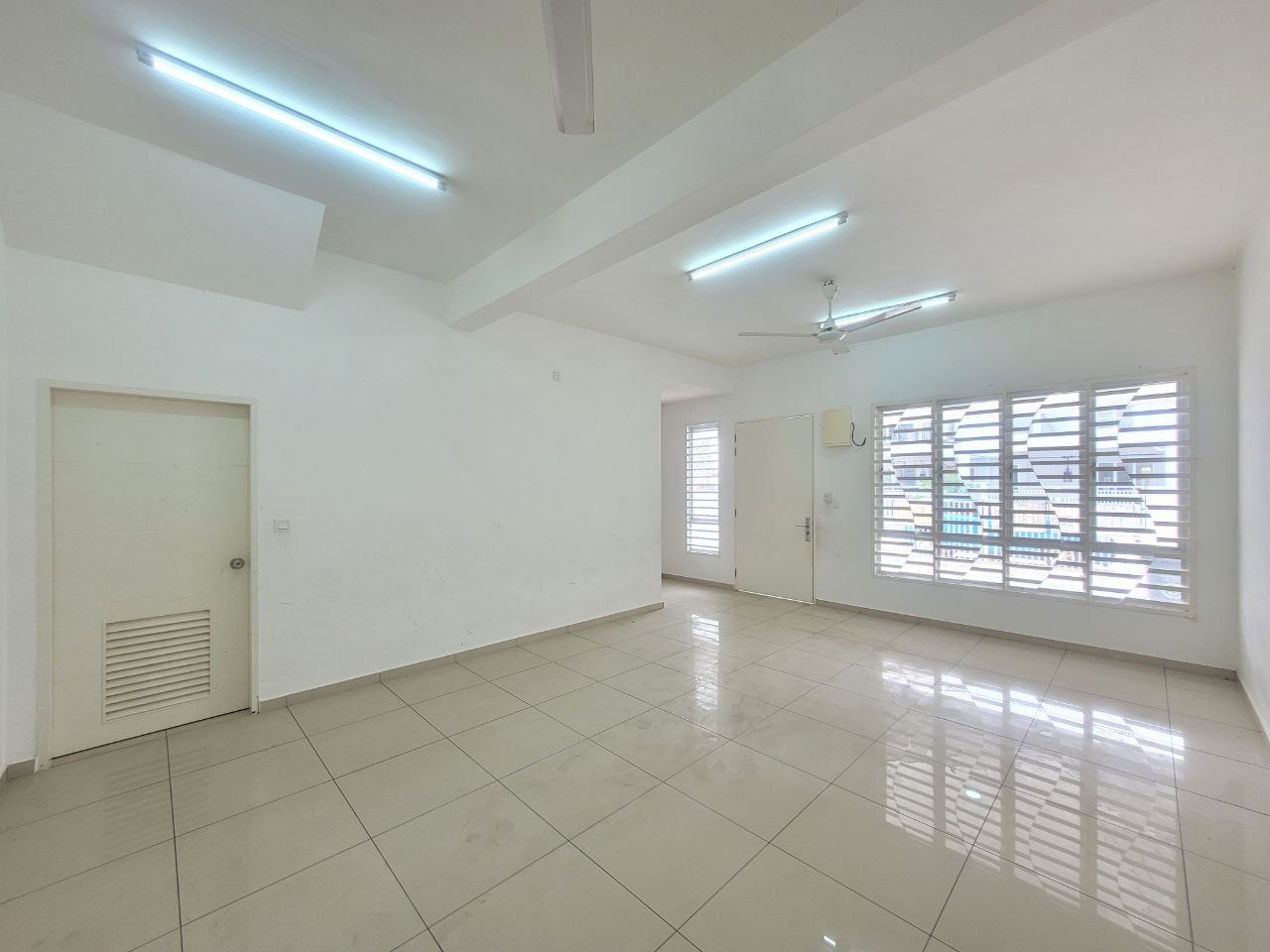 2 Storey Terrace Tiara Sendayan Presint 1 - photo 3