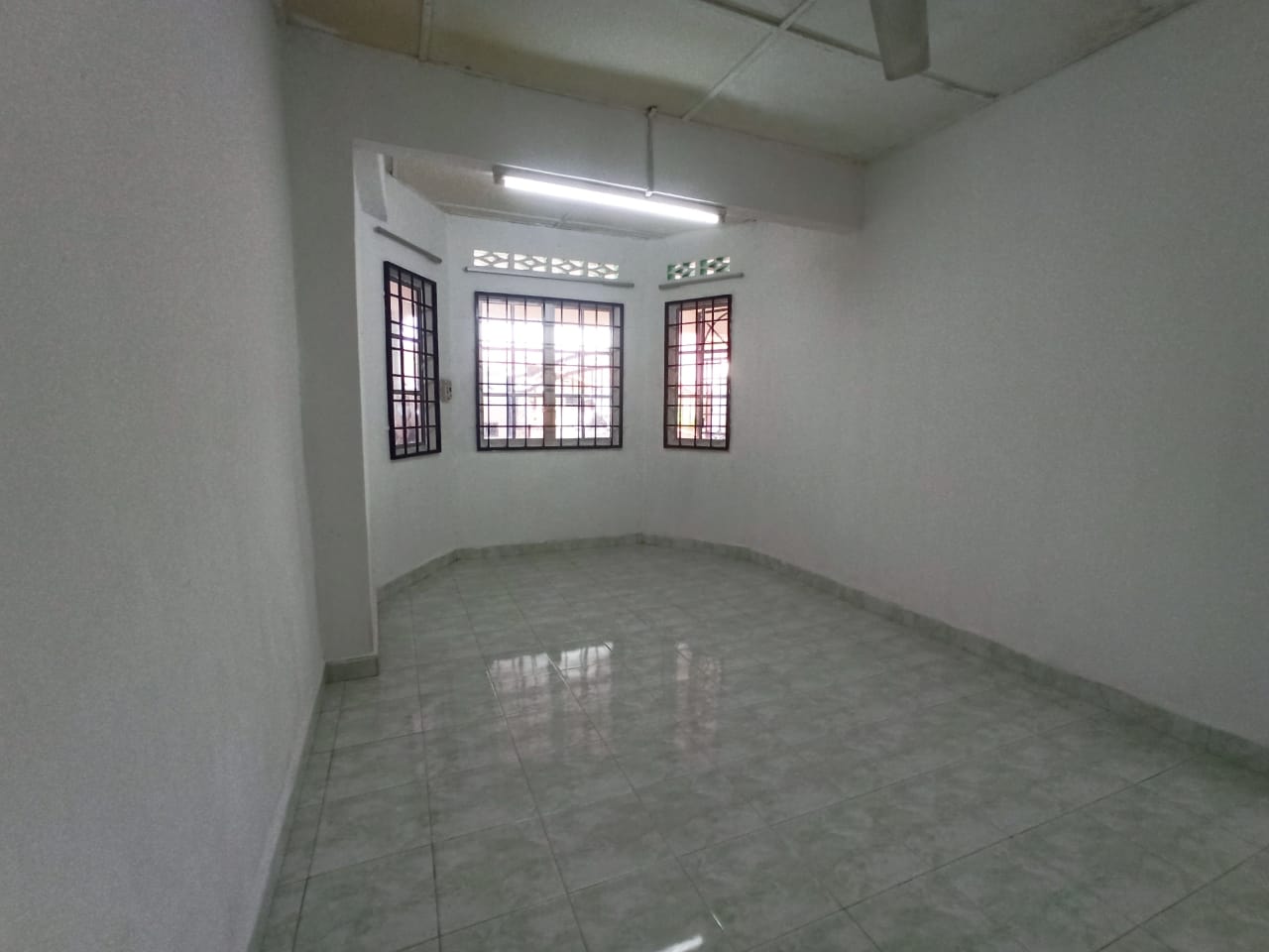 Teres 1 tingkat Bandar Kinrara 4 Puchong - photo 4