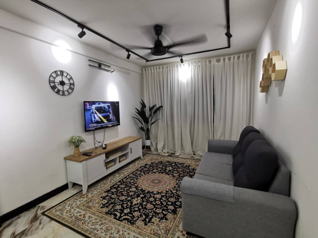 Flat Pkns Sek 7 shah alam Lev 4 well maintained - photo 2