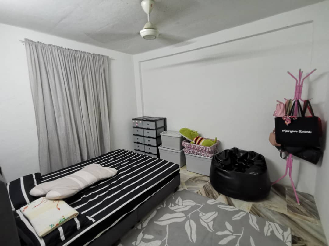 Flat Pkns Sek 7 shah alam Lev 4 well maintained - photo 5