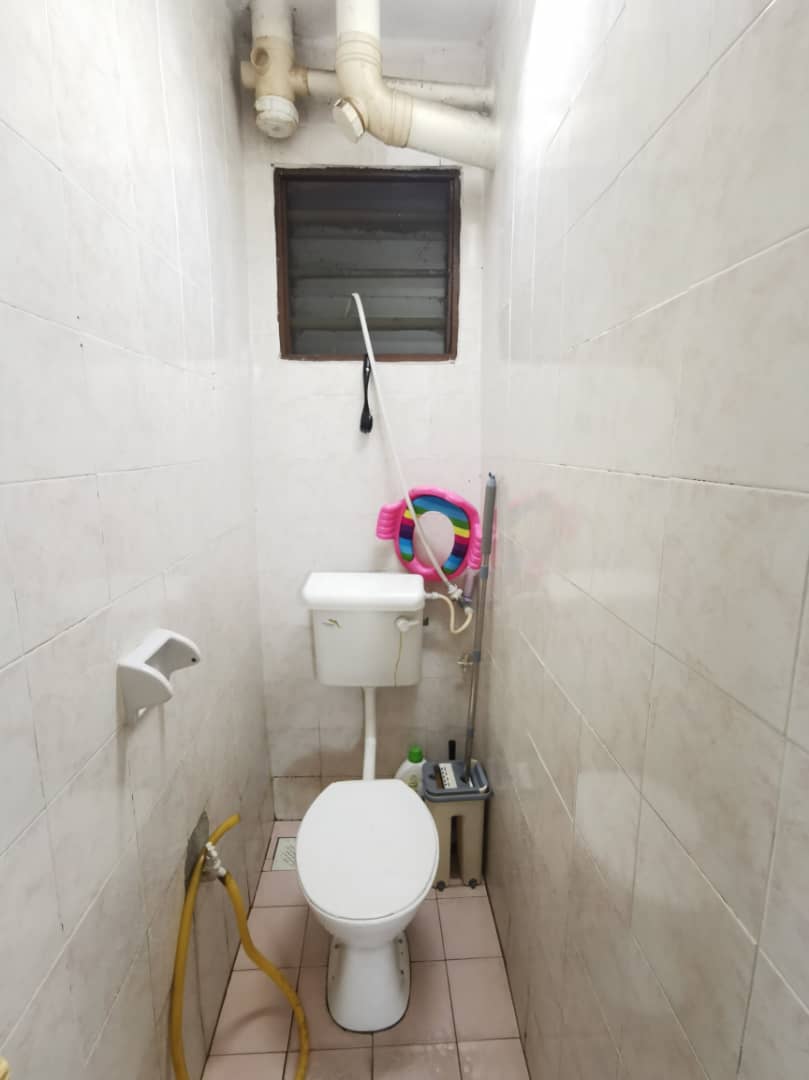 Flat Pkns Sek 7 shah alam Lev 4 well maintained - photo 6