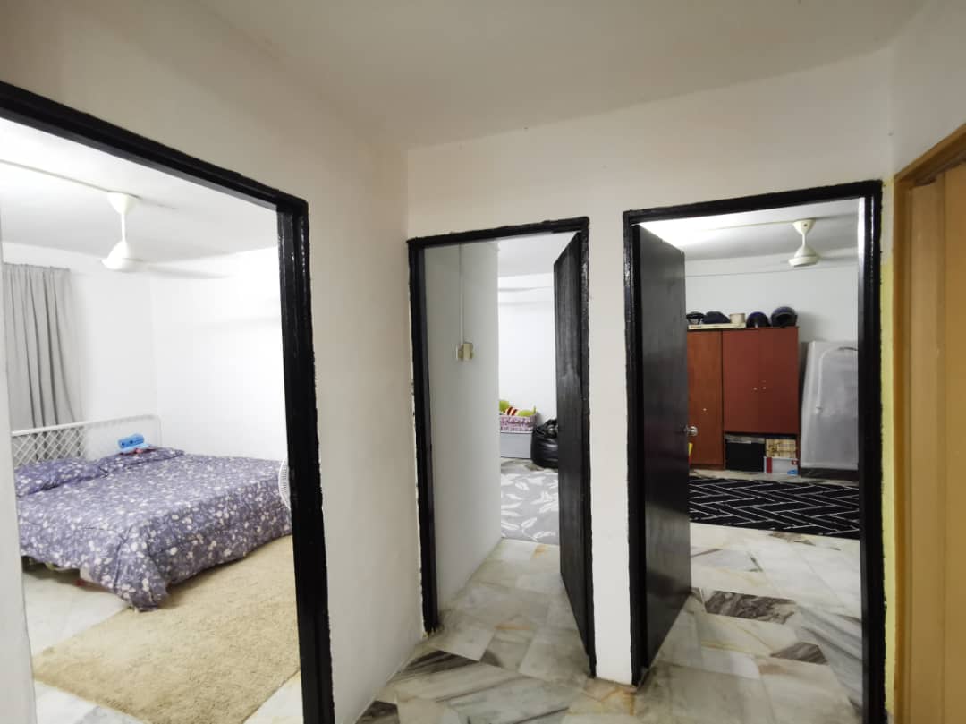 Flat Pkns Sek 7 shah alam Lev 4 well maintained - photo 8