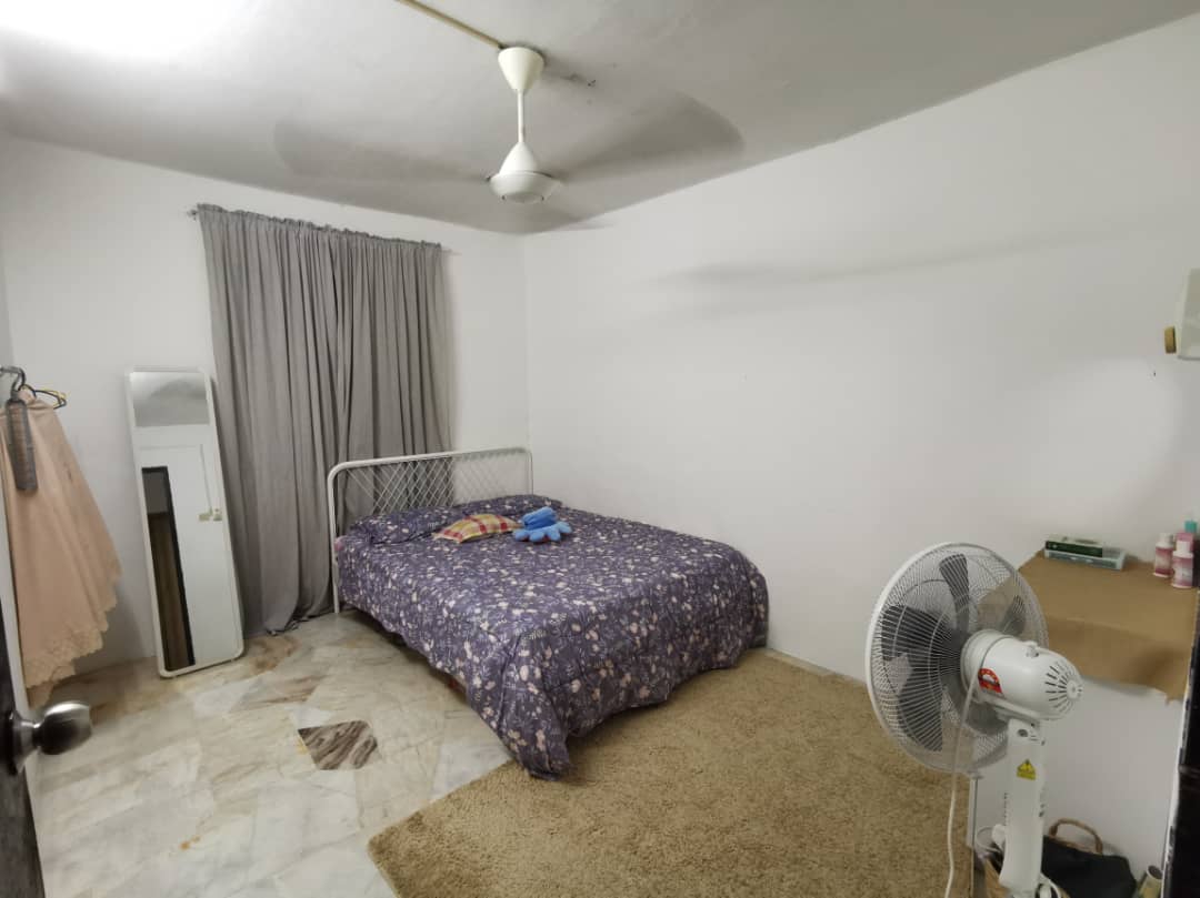 Flat Pkns Sek 7 shah alam Lev 4 well maintained - photo 13