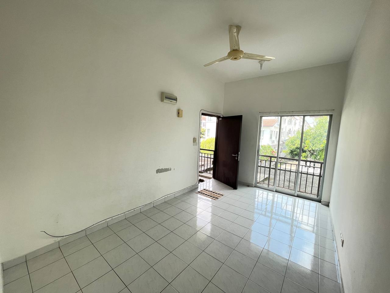 Townhouse Tropika 2 Kajang  Nearby Ukm 1st Floor - photo 3