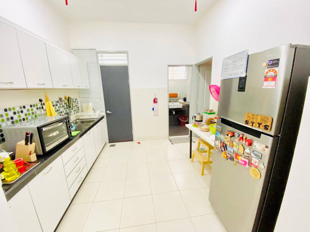 Renovated and Fully Furnish Double Storey Type Ell - photo 5