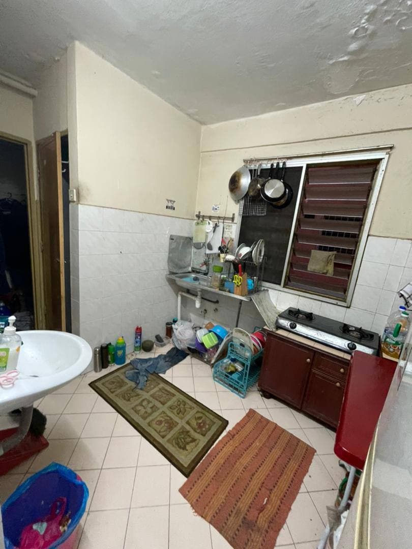 Flat PKNS Seksyen 7 Shah Alam Block 1 - photo 5