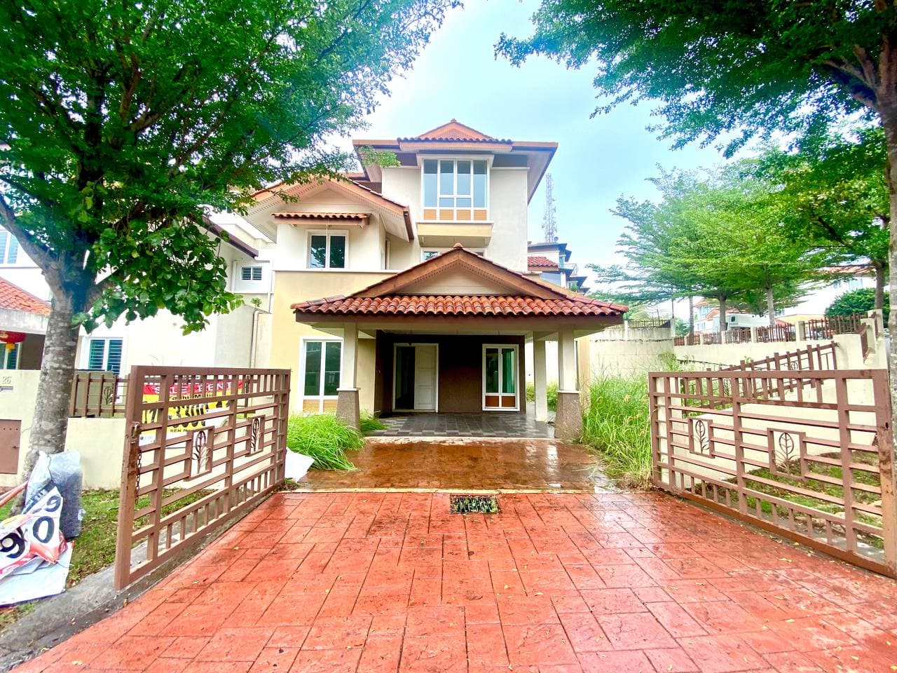 3 Storey Semi-D Puncak Tropika, Sek 9 Shah Alam