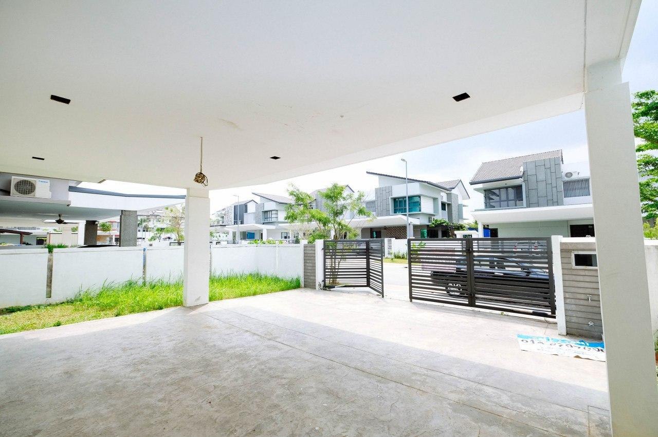 SemiD 3 Storey, Cahaya Alam, Seksyen U12 - photo 3