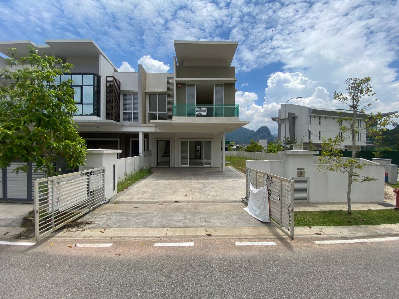 CORNER LOT 2 Storey, Taman Dolomite Templer, - photo 1