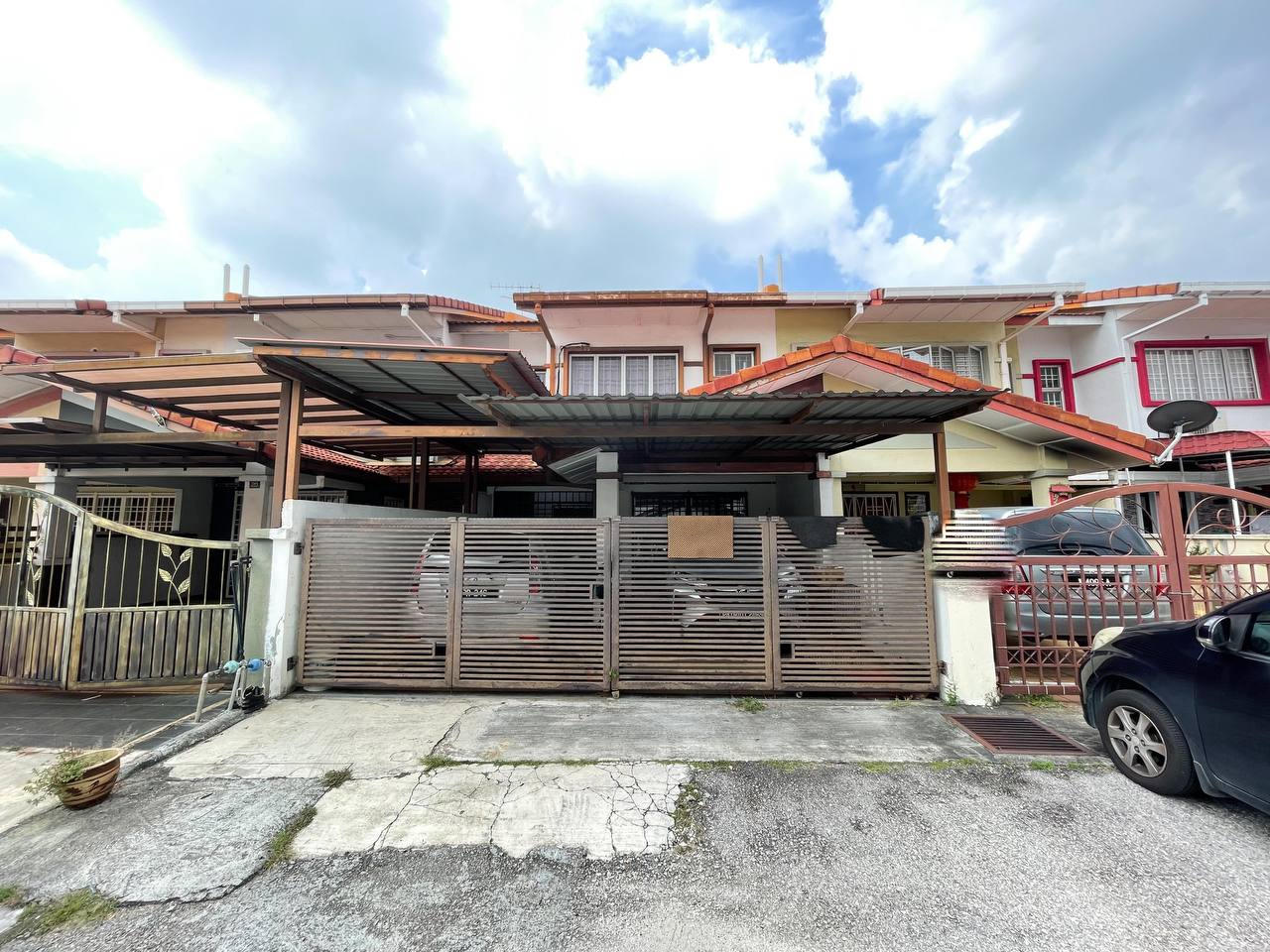 2 Storey Terrace House Jalan Inang Bdr Bukit Raja - photo 2