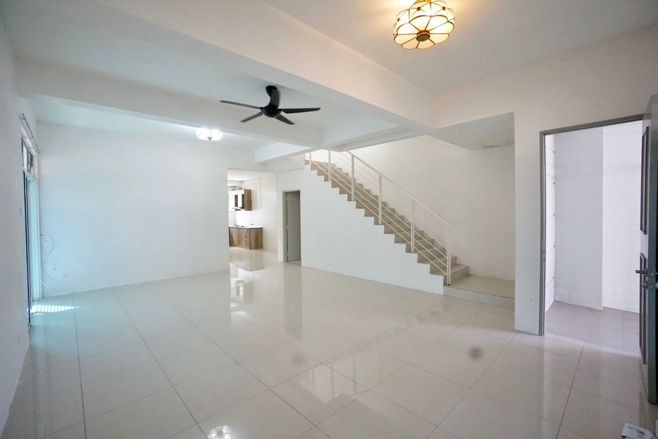 2 Storey Semi-D Royal Garden, Bandar Saujana Putra - photo 2