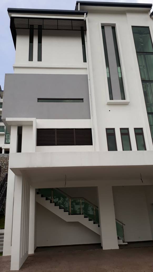Semi-D 3 Storey With Private Lift Kingsley Hills, - photo 2
