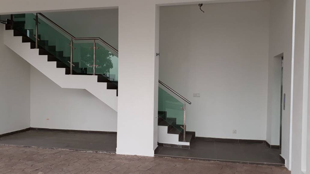 Semi-D 3 Storey With Private Lift Kingsley Hills, - photo 4