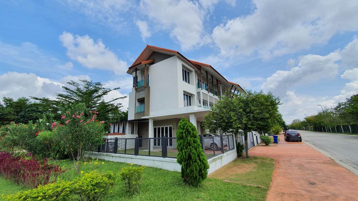 Corner Lot 3-Storey Semi D With Lift Temasya Cit - photo 11