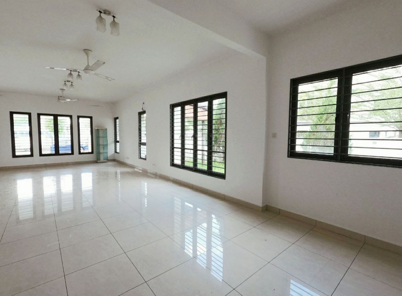 End Lot With Spacious Land Facing Basketball Court - photo 2
