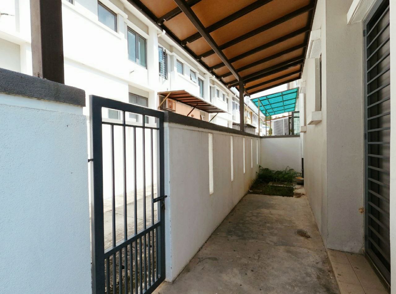 End Lot With Spacious Land Facing Basketball Court - photo 11