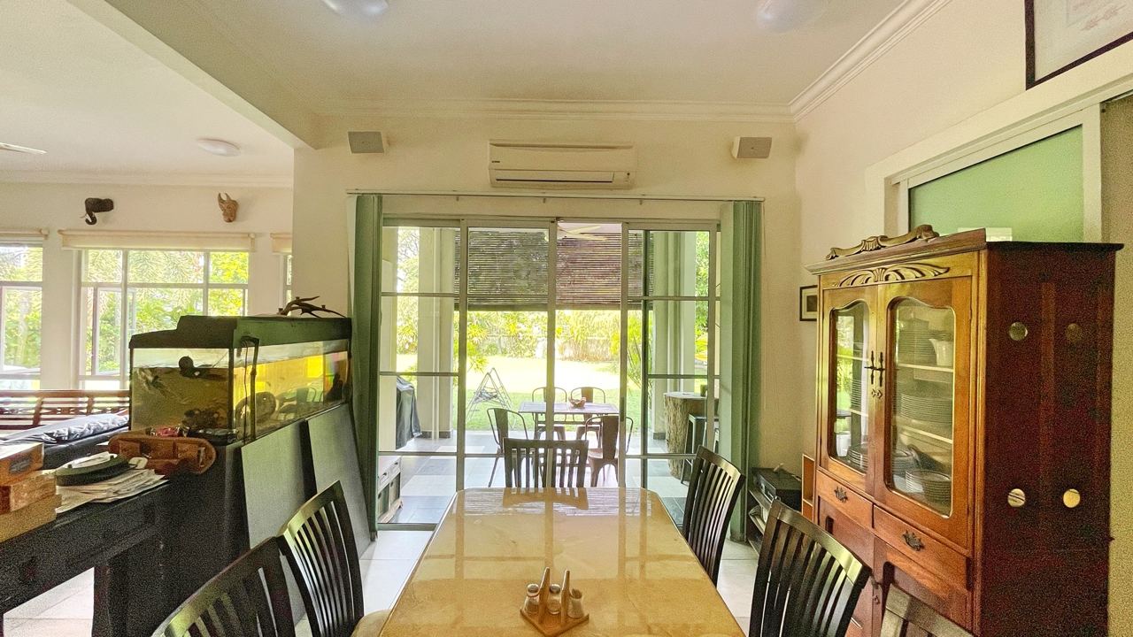 Two And Half  Storey Superlink Corner USJ Heights - photo 3