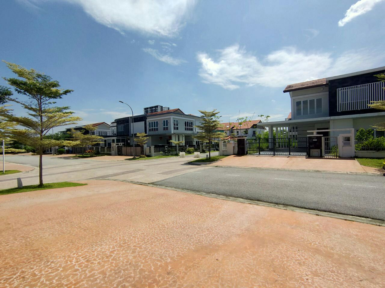 End Lot  2 Storey Semi-D Temasya Cinta Glenmarie - photo 3