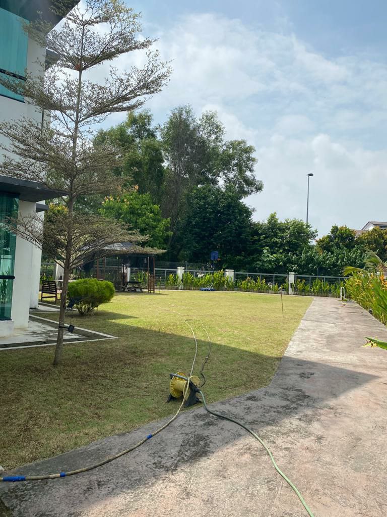 Corner Lot 2 Storey With Spacious Land Zircona - photo 2
