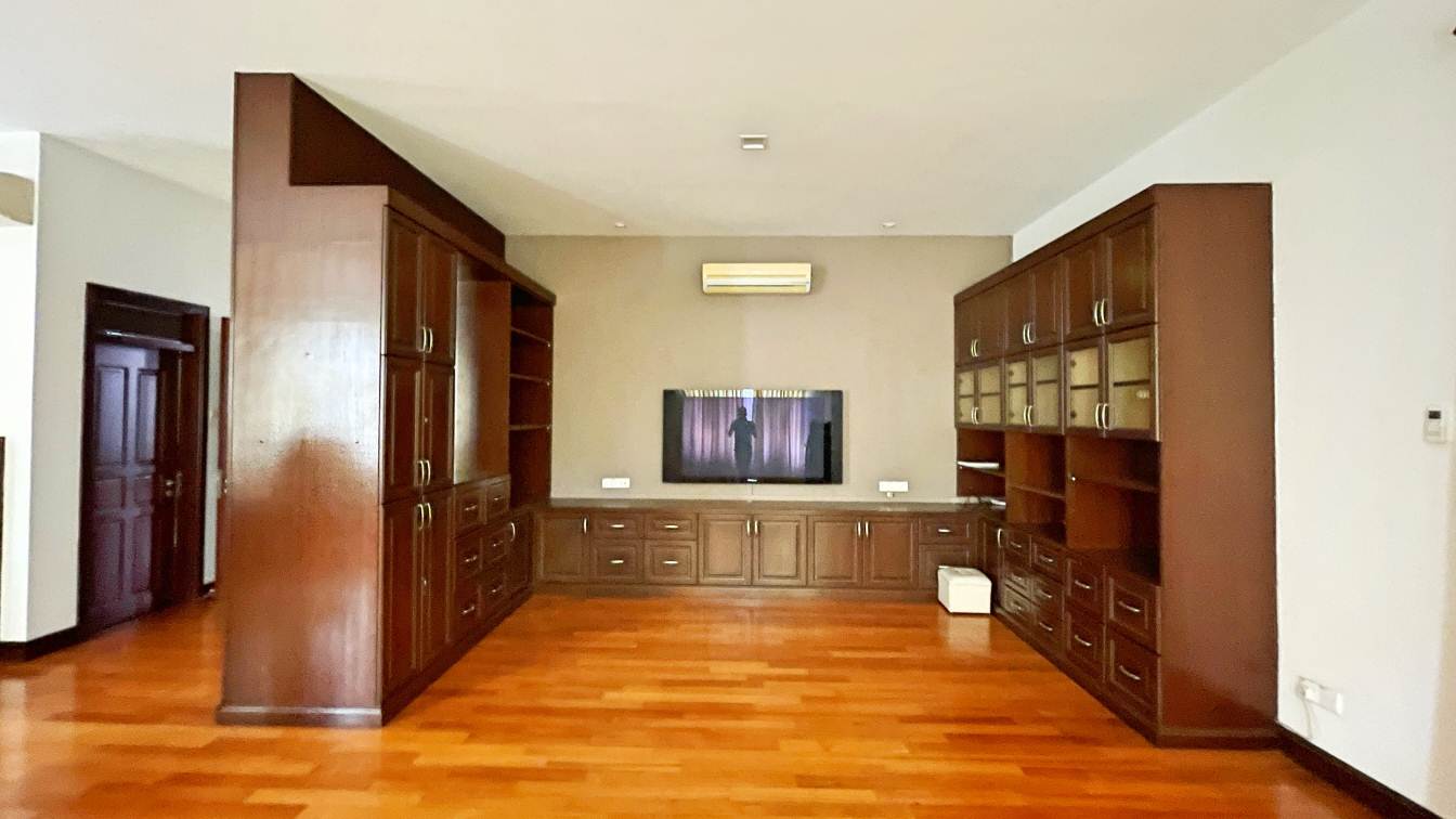 2 Storey Bungalow House  Lakeview Resort Saujana - photo 3