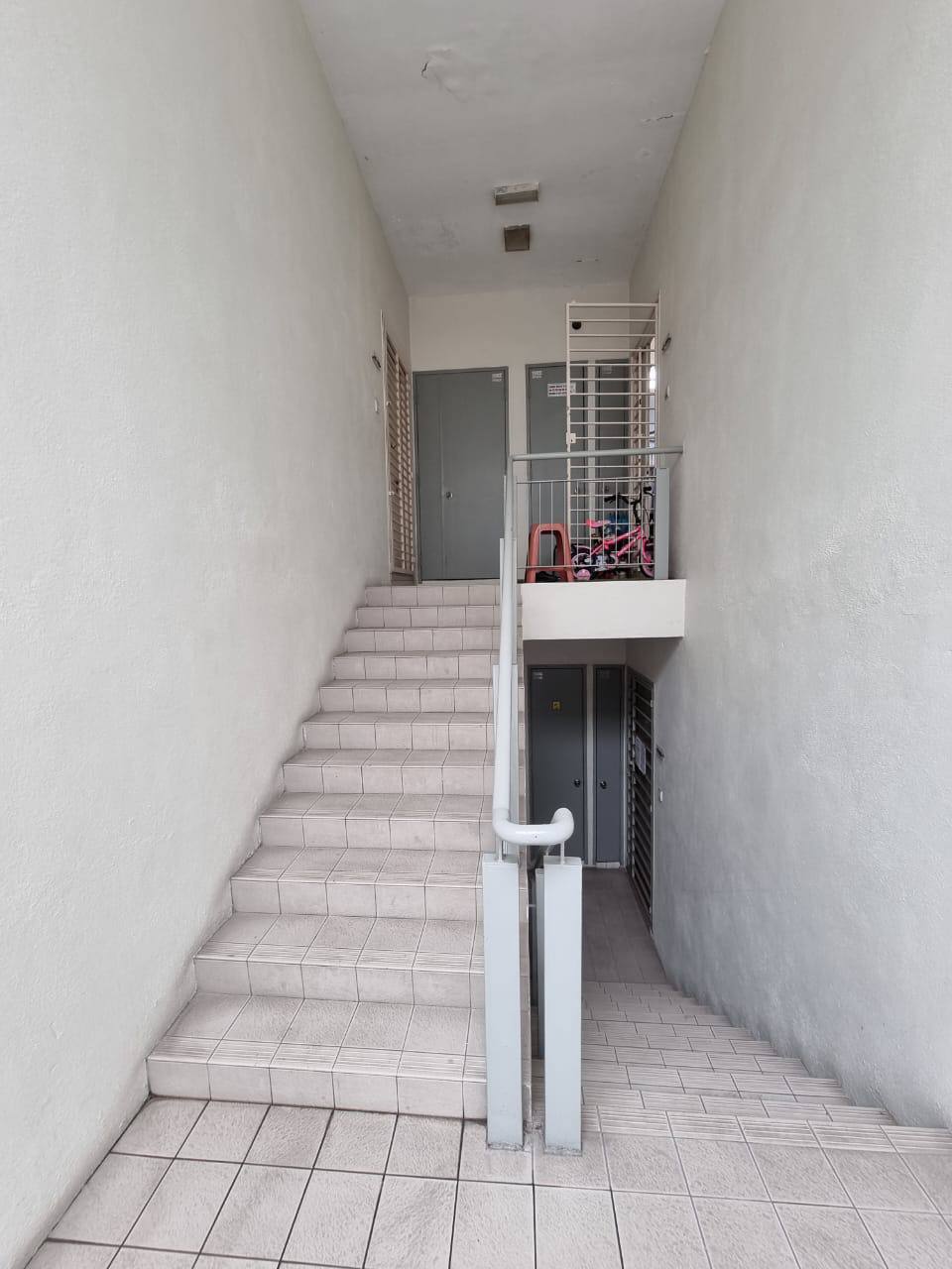 Cheapest Corner Unit TownHouse Beverly Residence, - photo 3