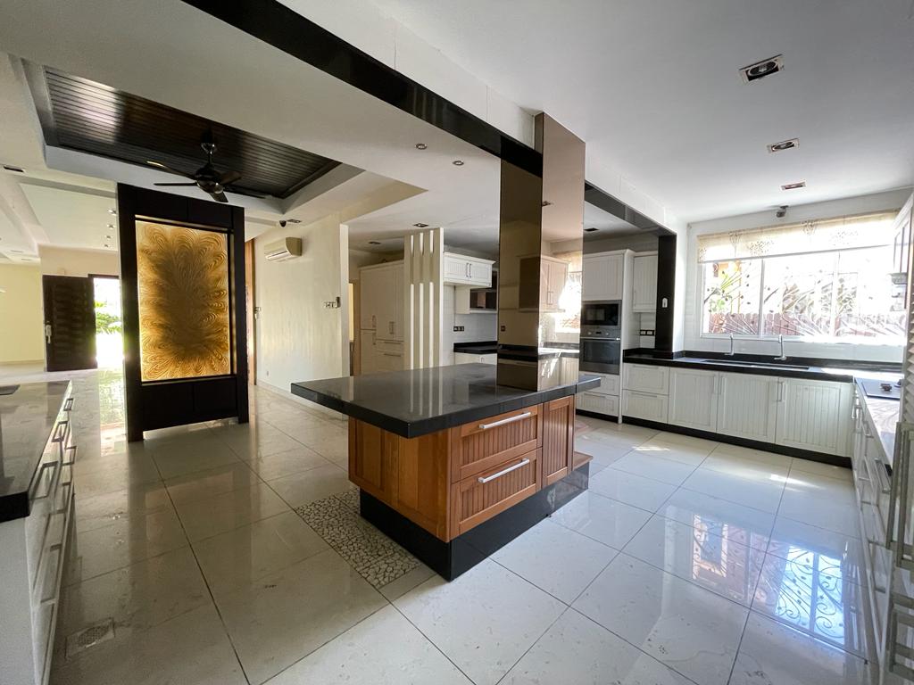 Corner Lot Bungalow Aman Perdana Klang - photo 2